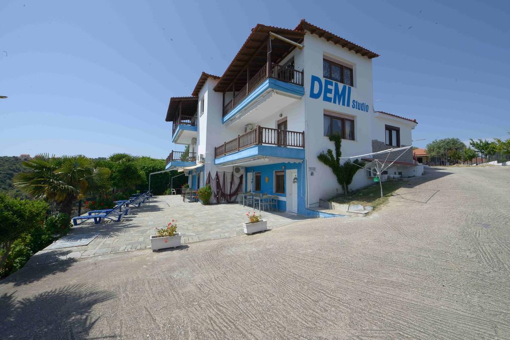 Demi Studios Amolianí Luaran gambar